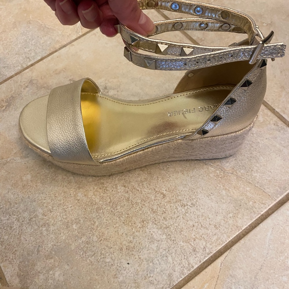 Marc Fisher Women’s Sandals (gold) Size 6